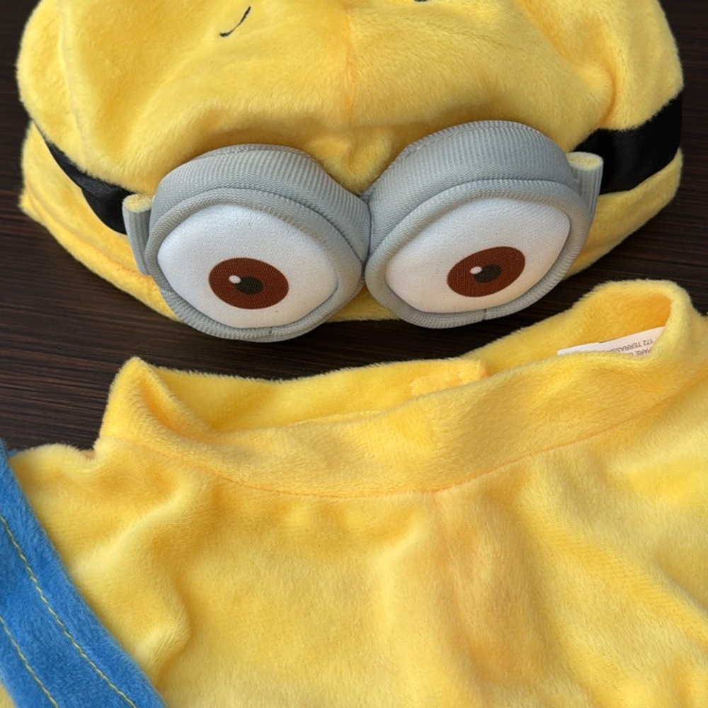 Universal Despicable Me Minion Outfit - Yellow and Blue - Picture 4 of 6
